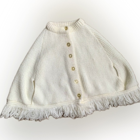 girls cape white knit Poncho w arm holes & fringe no label Timeless vintage 3T - Picture 1 of 8